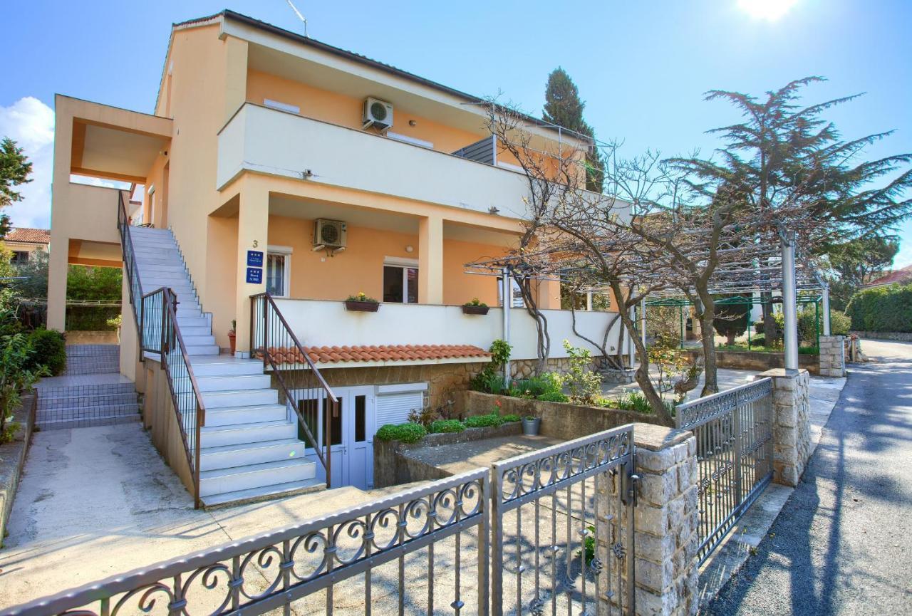 Apartments Petra Krk Town Exterior photo