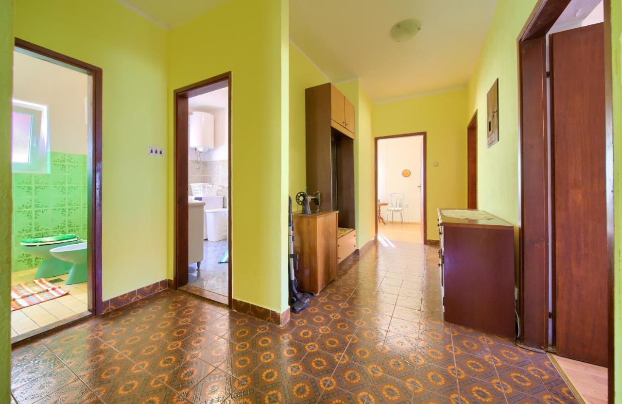 Apartments Petra Krk Town Exterior photo