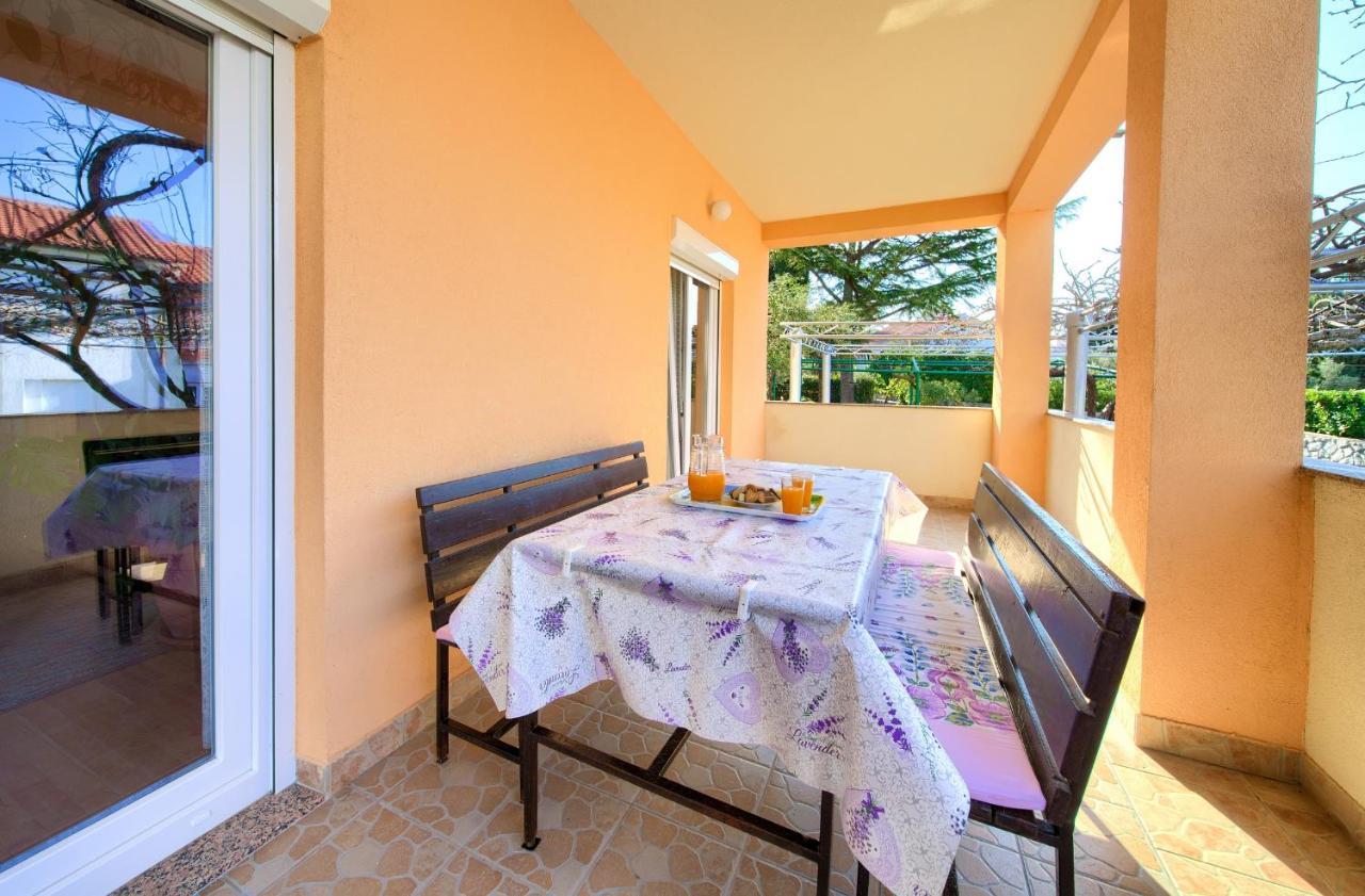 Apartments Petra Krk Town Exterior photo