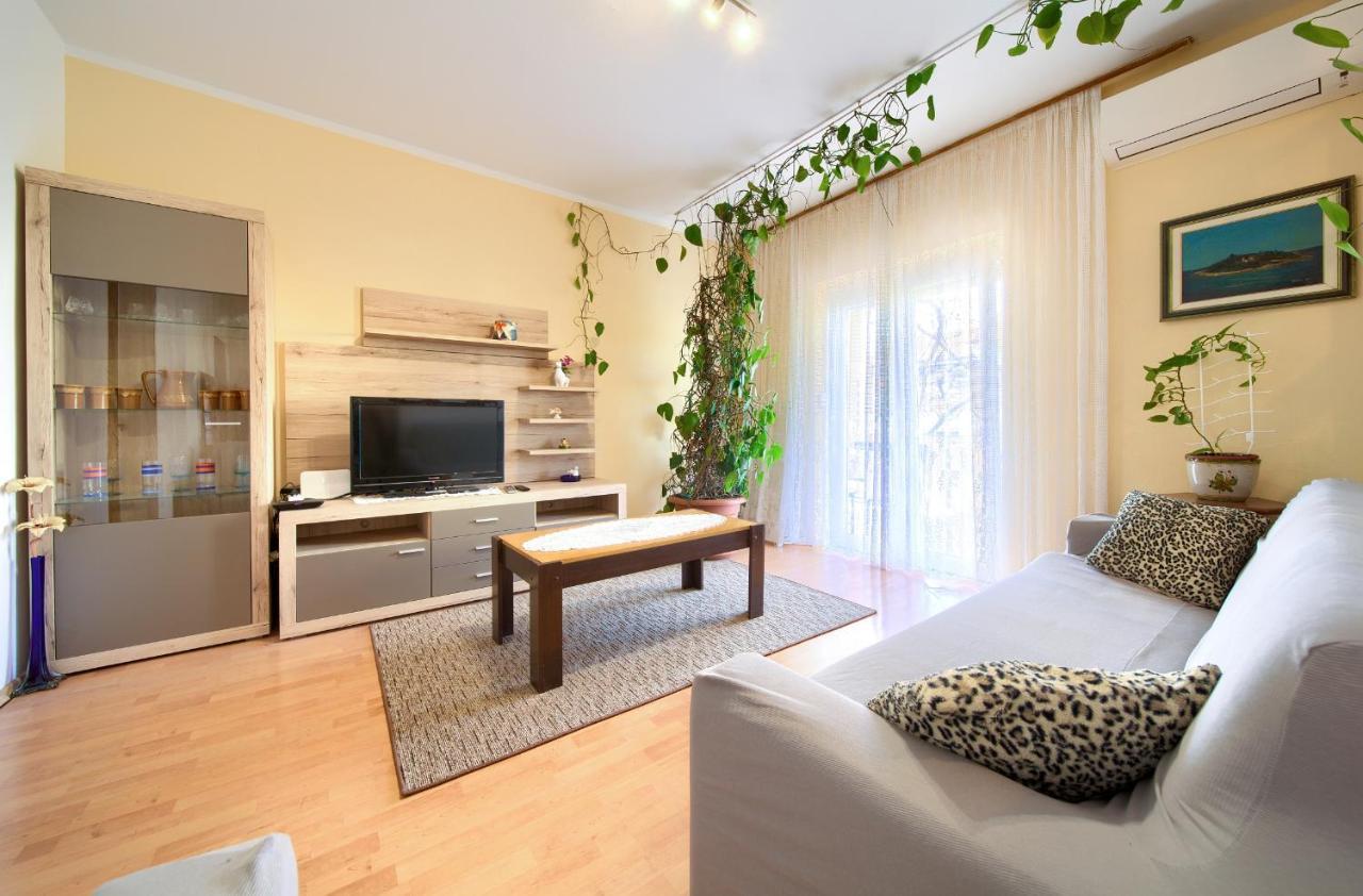 Apartments Petra Krk Town Exterior photo