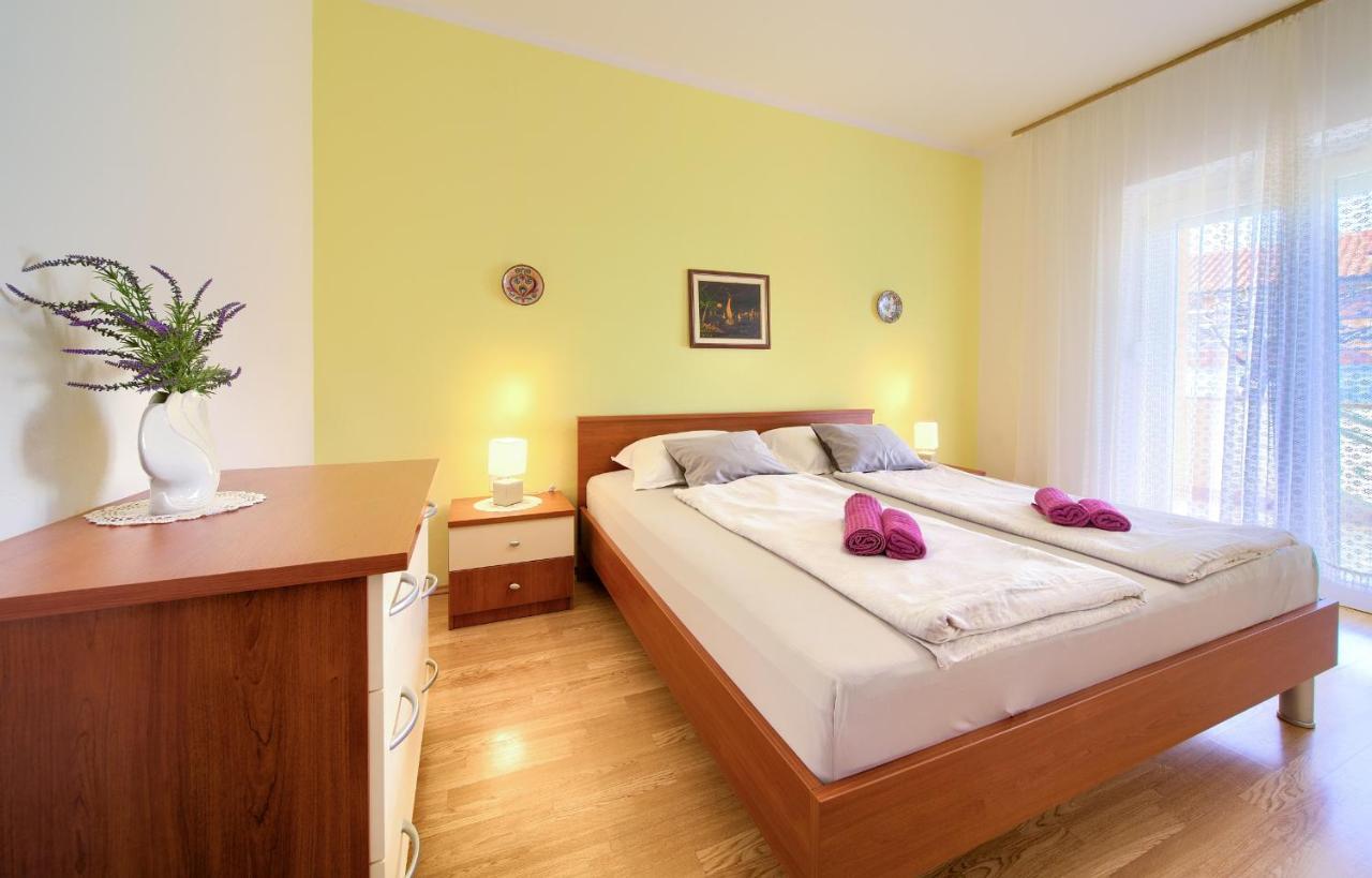 Apartments Petra Krk Town Exterior photo