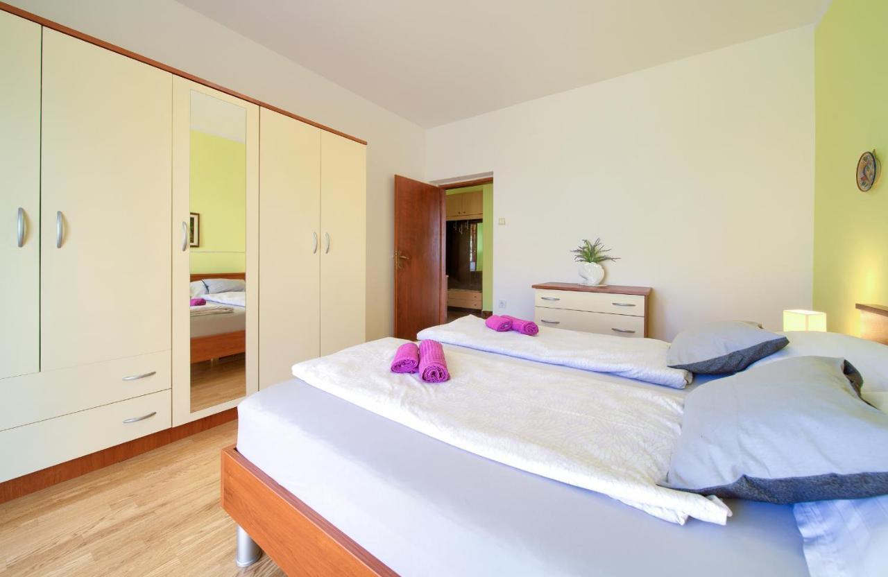Apartments Petra Krk Town Exterior photo