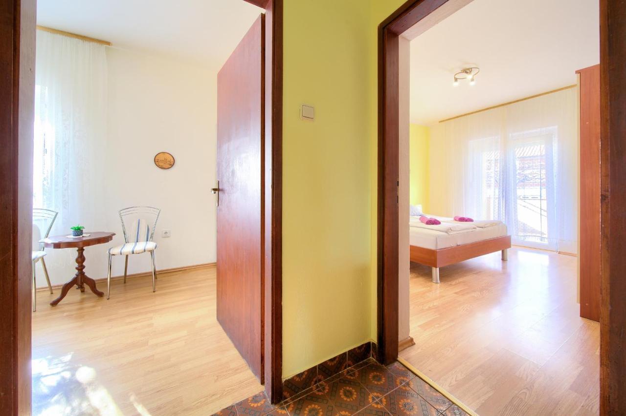 Apartments Petra Krk Town Exterior photo