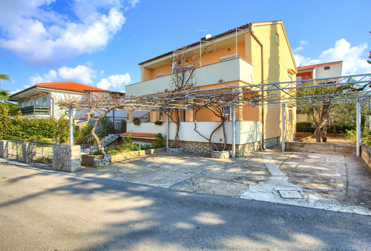 Apartments Petra Krk Town Exterior photo