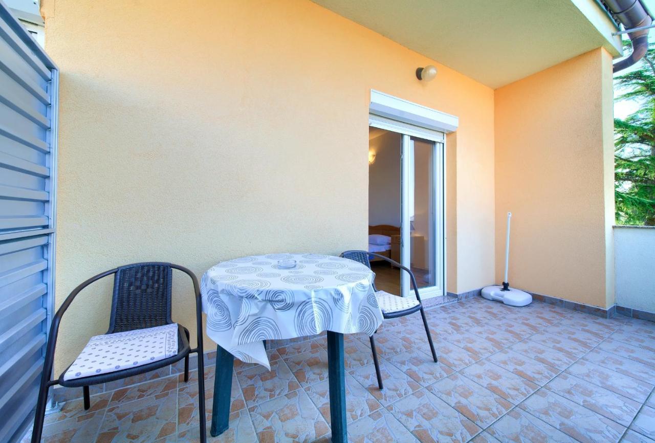Apartments Petra Krk Town Exterior photo