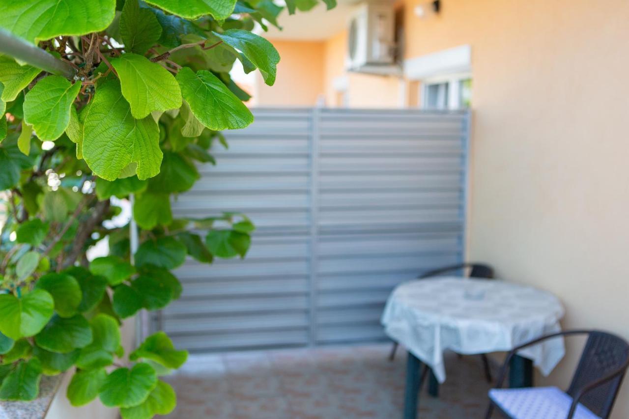 Apartments Petra Krk Town Exterior photo