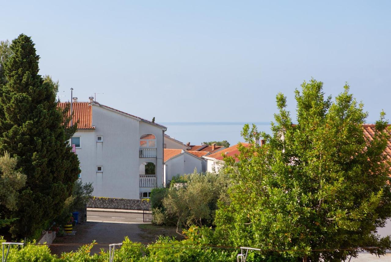Apartments Petra Krk Town Exterior photo