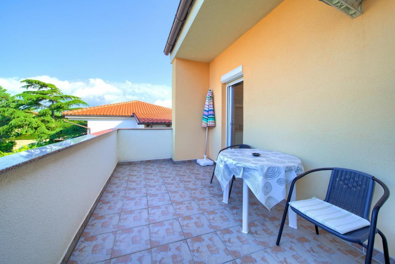 Apartments Petra Krk Town Exterior photo